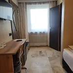 ماكسهوتيل 4*