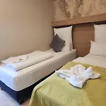 ماكسهوتيل لينداو