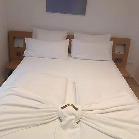 Maxhotel Hotel 4*
