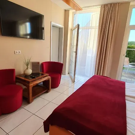 Maxhotel Hotell 4*